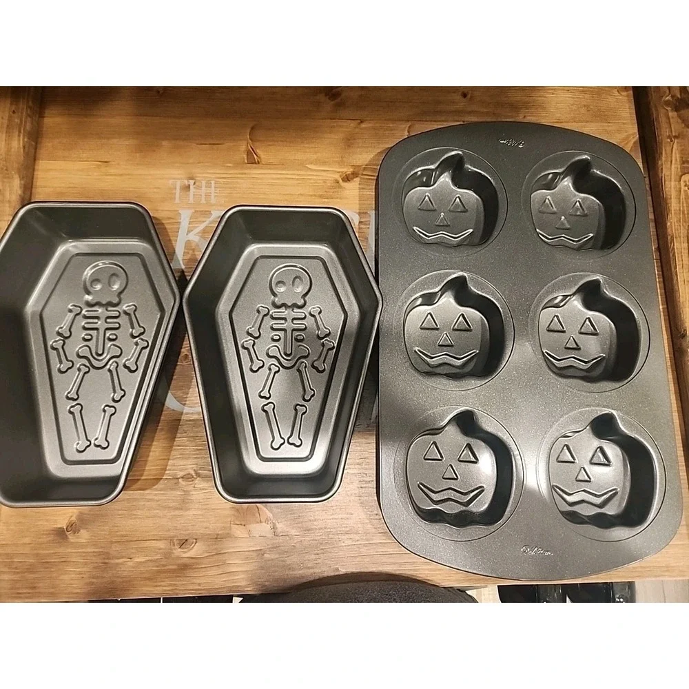 NEW Halloween Mini Cake Pan Set Pumpkins Skeletons Set Of 3 - Picture 1 of 6